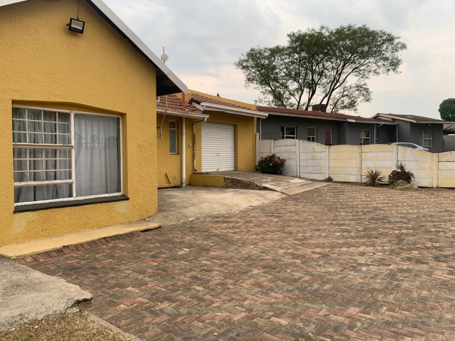 4 Bedroom Property for Sale in Birchleigh North Gauteng