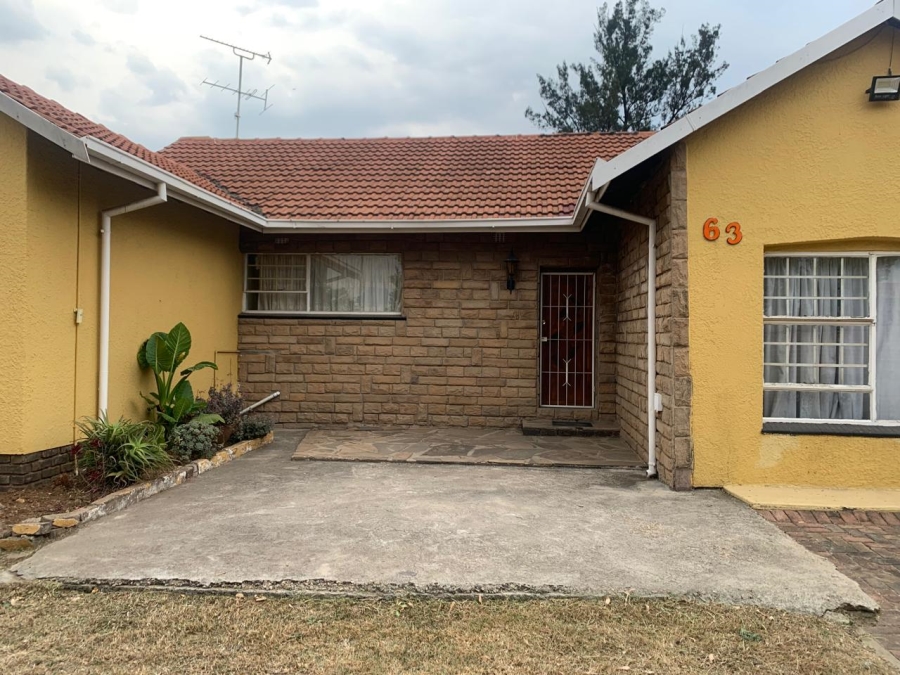 4 Bedroom Property for Sale in Birchleigh North Gauteng