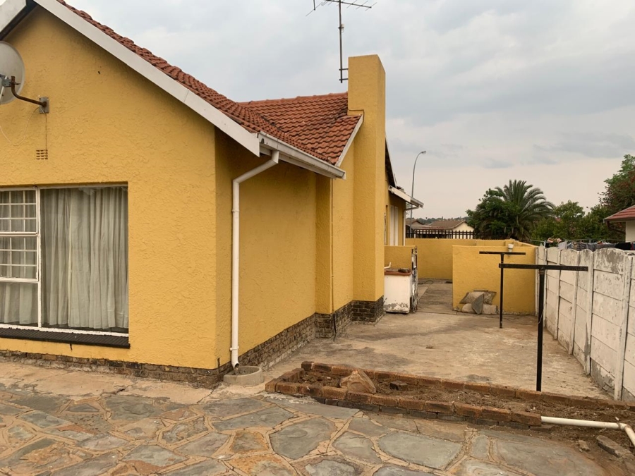 4 Bedroom Property for Sale in Birchleigh North Gauteng