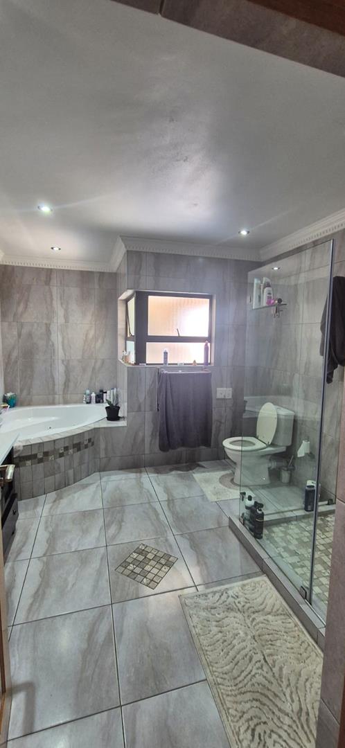 4 Bedroom Property for Sale in Bassonia Gauteng