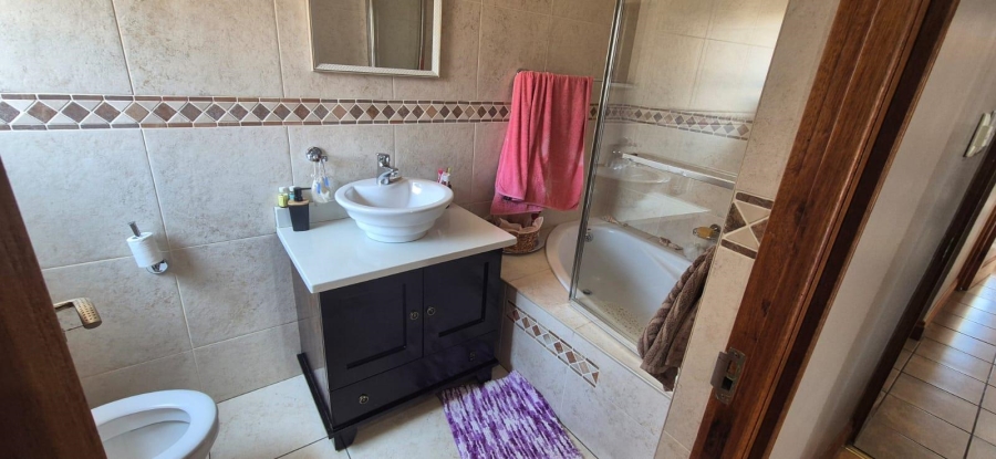 4 Bedroom Property for Sale in Bassonia Gauteng