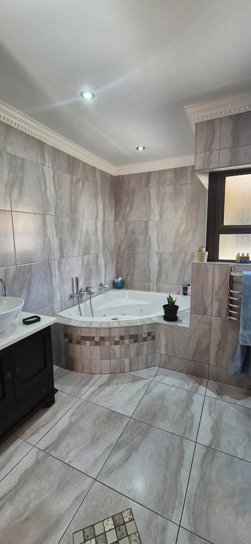 4 Bedroom Property for Sale in Bassonia Gauteng