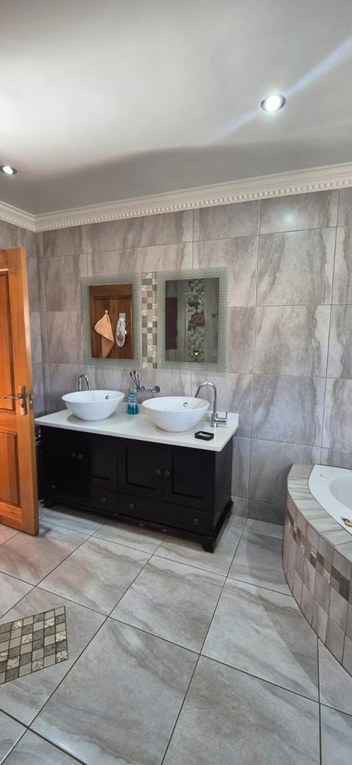 4 Bedroom Property for Sale in Bassonia Gauteng