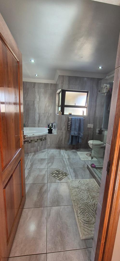 4 Bedroom Property for Sale in Bassonia Gauteng