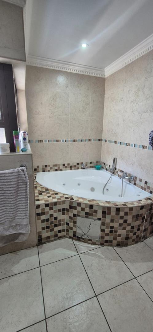 4 Bedroom Property for Sale in Bassonia Gauteng