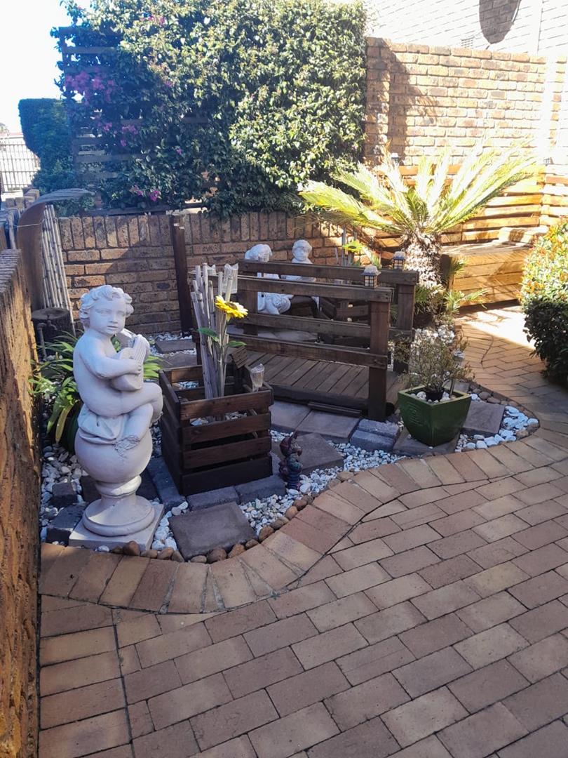 2 Bedroom Property for Sale in Freeway Park Gauteng