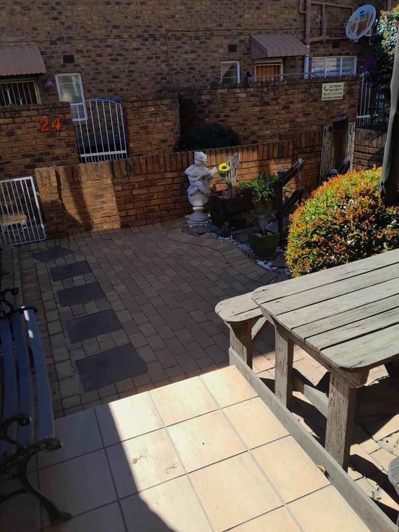 2 Bedroom Property for Sale in Freeway Park Gauteng