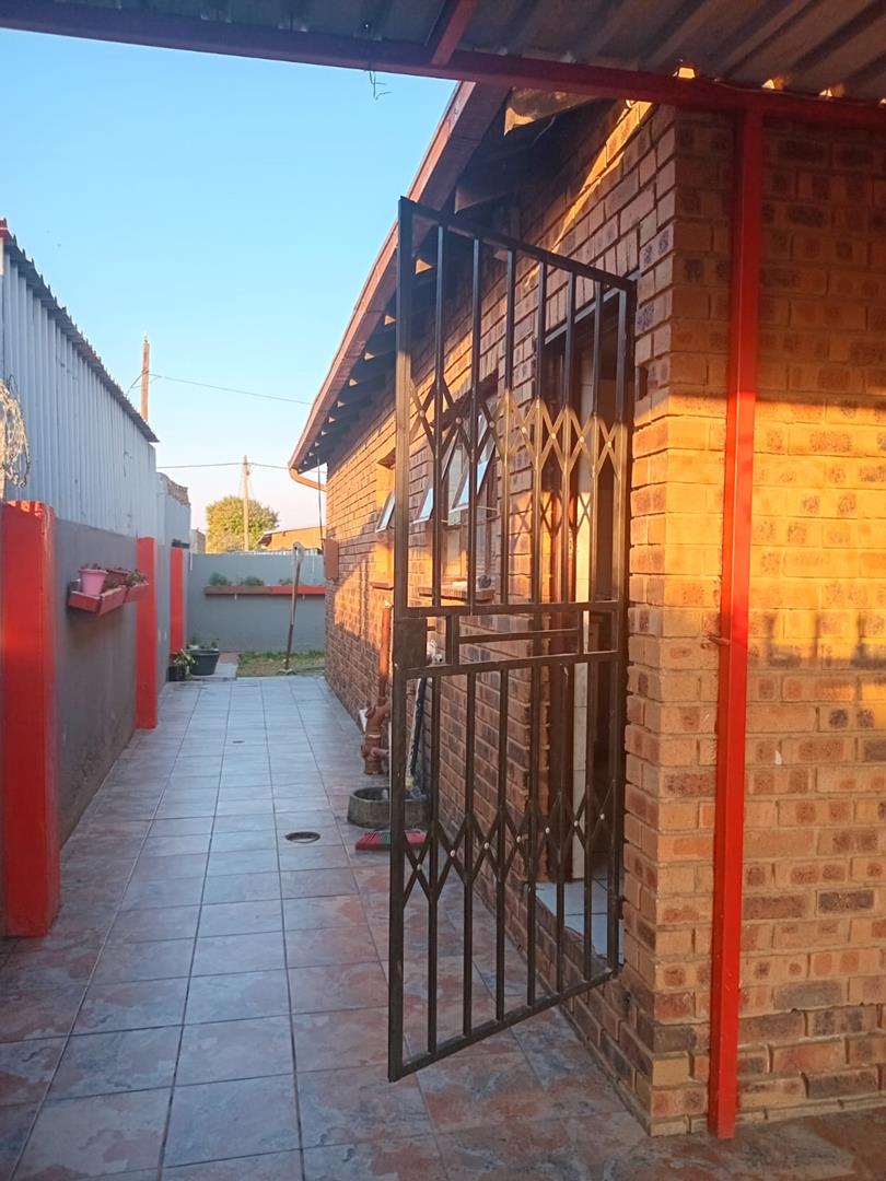 To Let 2 Bedroom Property for Rent in Soshanguve LL Gauteng