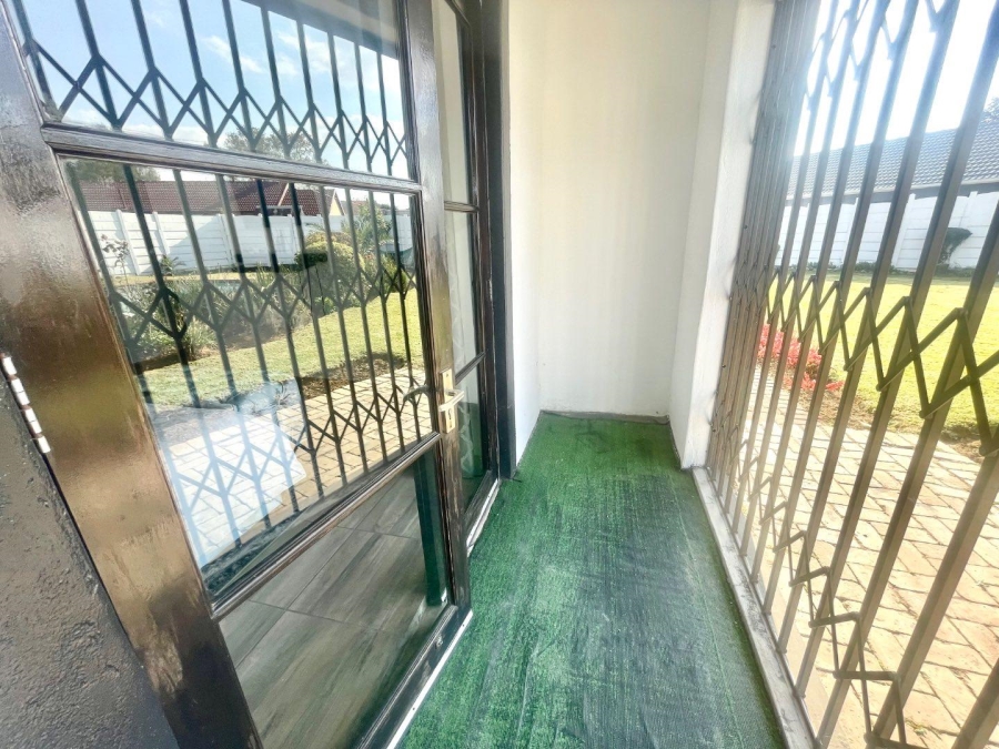To Let 3 Bedroom Property for Rent in Esther Park Gauteng