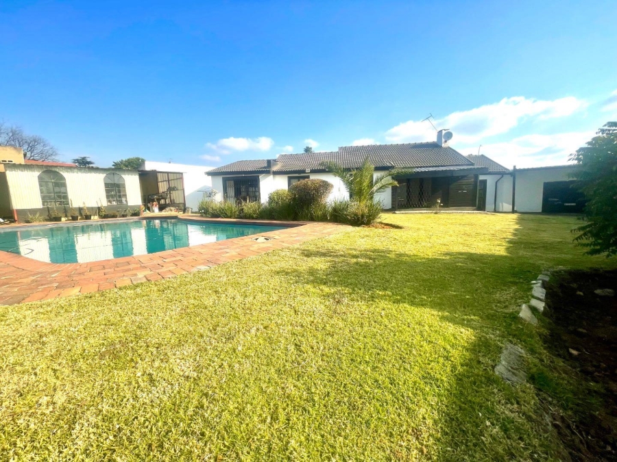 To Let 3 Bedroom Property for Rent in Esther Park Gauteng