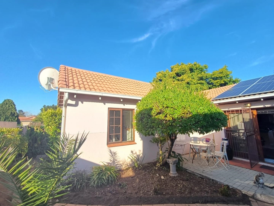 To Let 3 Bedroom Property for Rent in Bromhof Gauteng