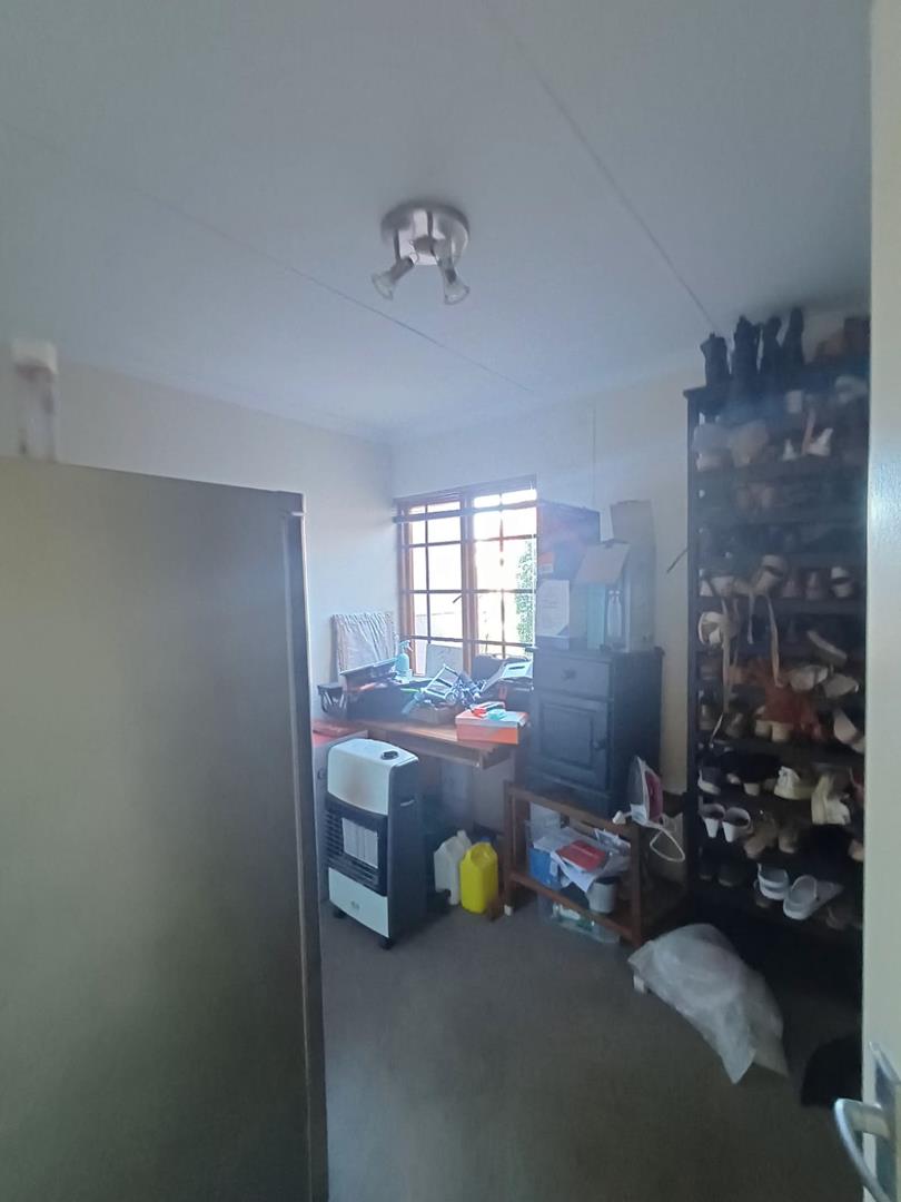 To Let 3 Bedroom Property for Rent in Bromhof Gauteng