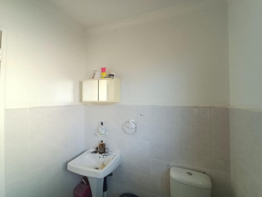 To Let 3 Bedroom Property for Rent in Bromhof Gauteng