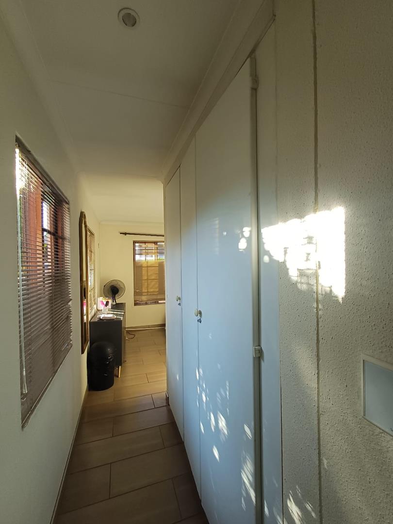To Let 3 Bedroom Property for Rent in Bromhof Gauteng