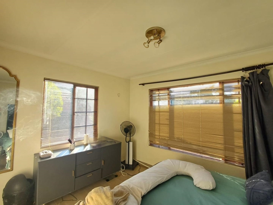 To Let 3 Bedroom Property for Rent in Bromhof Gauteng