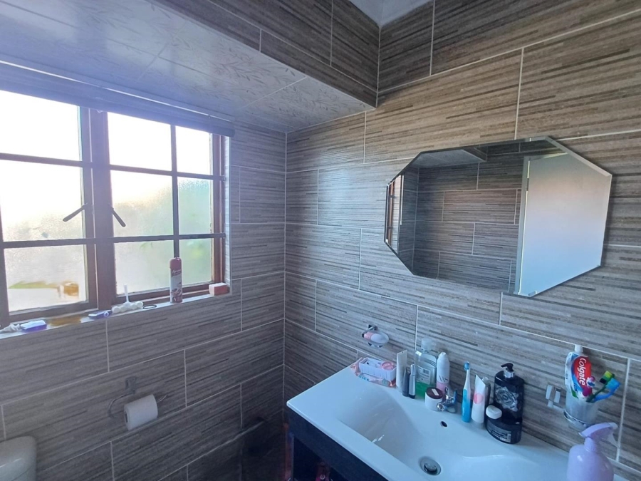 To Let 3 Bedroom Property for Rent in Bromhof Gauteng