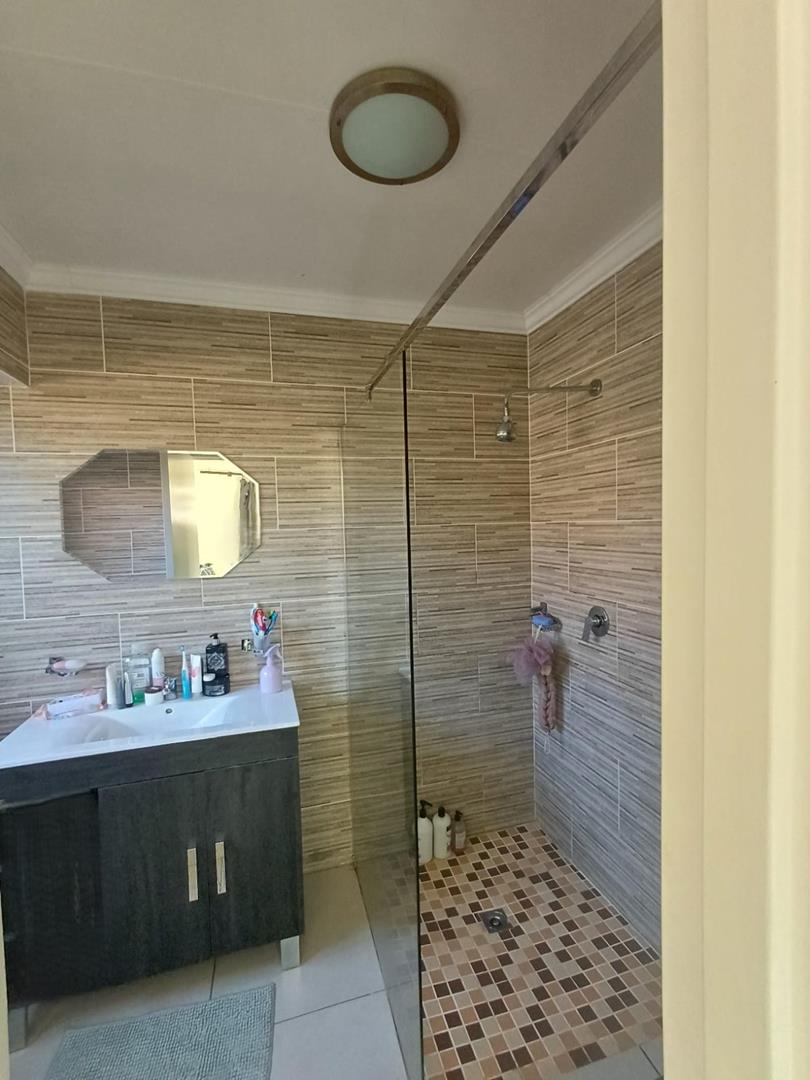 To Let 3 Bedroom Property for Rent in Bromhof Gauteng