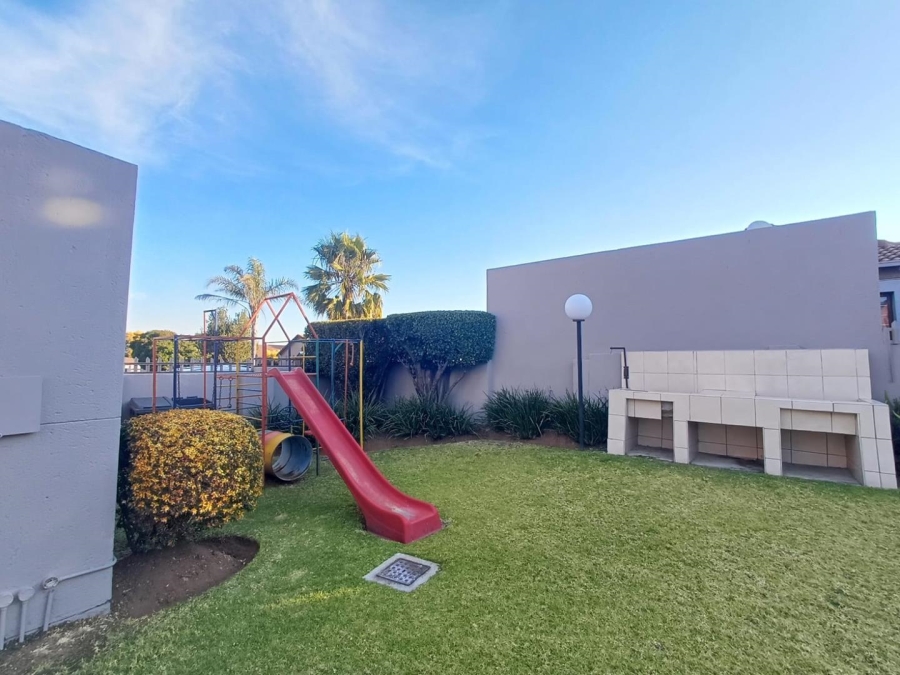 To Let 3 Bedroom Property for Rent in Bromhof Gauteng