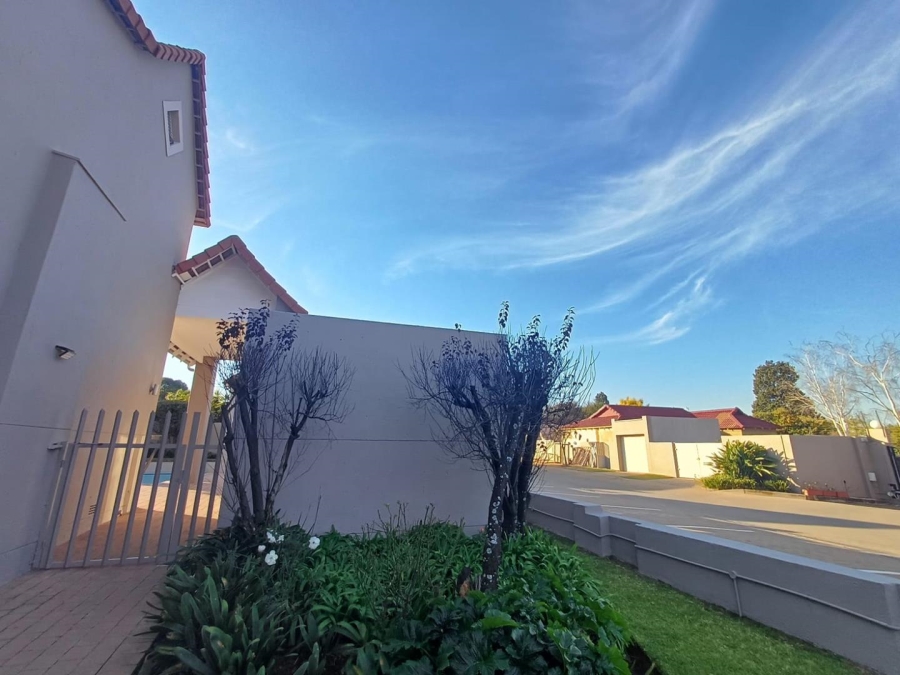 To Let 3 Bedroom Property for Rent in Bromhof Gauteng