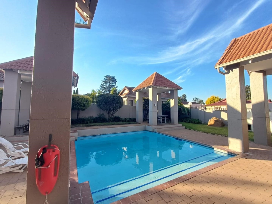 To Let 3 Bedroom Property for Rent in Bromhof Gauteng