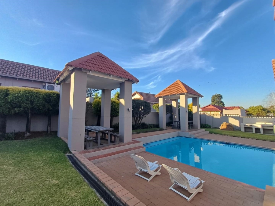 To Let 3 Bedroom Property for Rent in Bromhof Gauteng