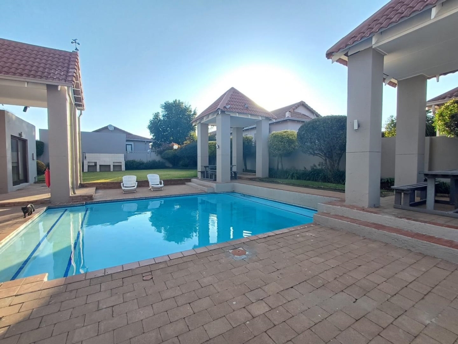 To Let 3 Bedroom Property for Rent in Bromhof Gauteng