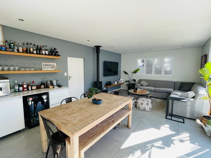 To Let 2 Bedroom Property for Rent in Sandhurst Gauteng