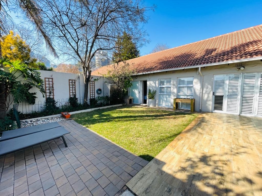 To Let 2 Bedroom Property for Rent in Sandhurst Gauteng