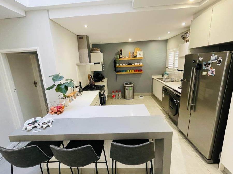 To Let 2 Bedroom Property for Rent in Sandhurst Gauteng