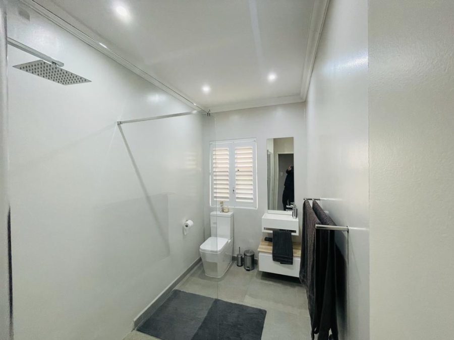 To Let 2 Bedroom Property for Rent in Sandhurst Gauteng