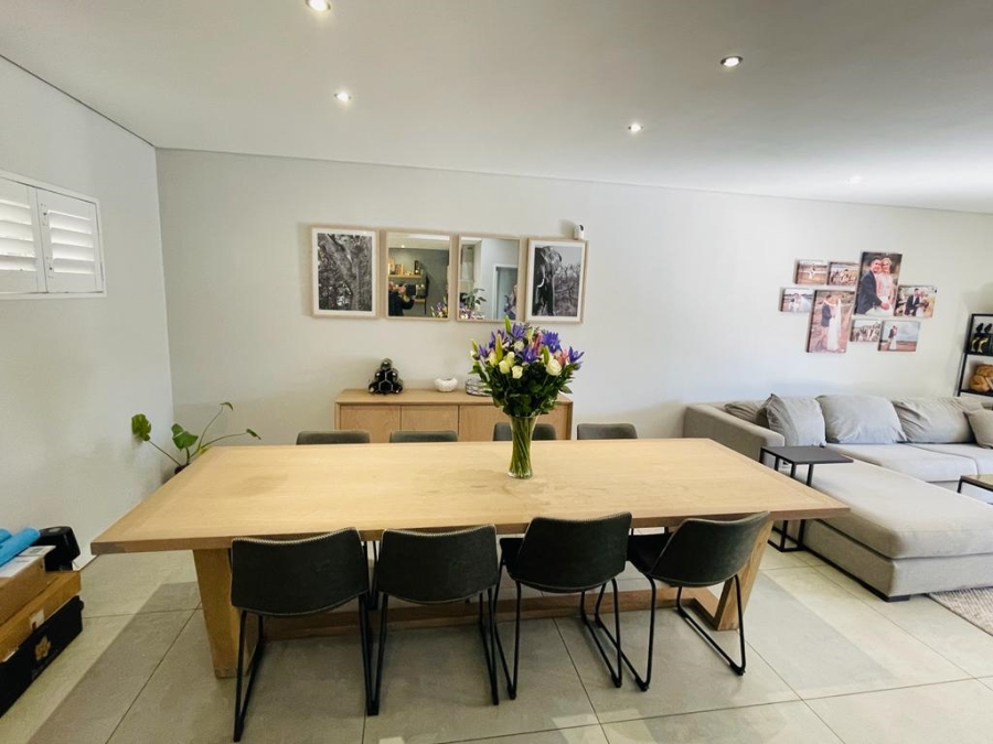 To Let 2 Bedroom Property for Rent in Sandhurst Gauteng