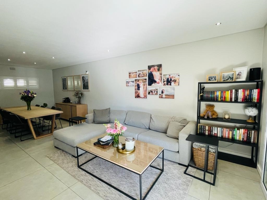 To Let 2 Bedroom Property for Rent in Sandhurst Gauteng
