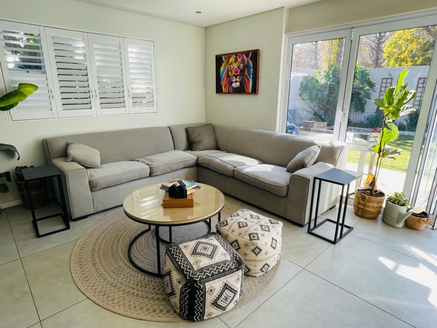 To Let 2 Bedroom Property for Rent in Sandhurst Gauteng