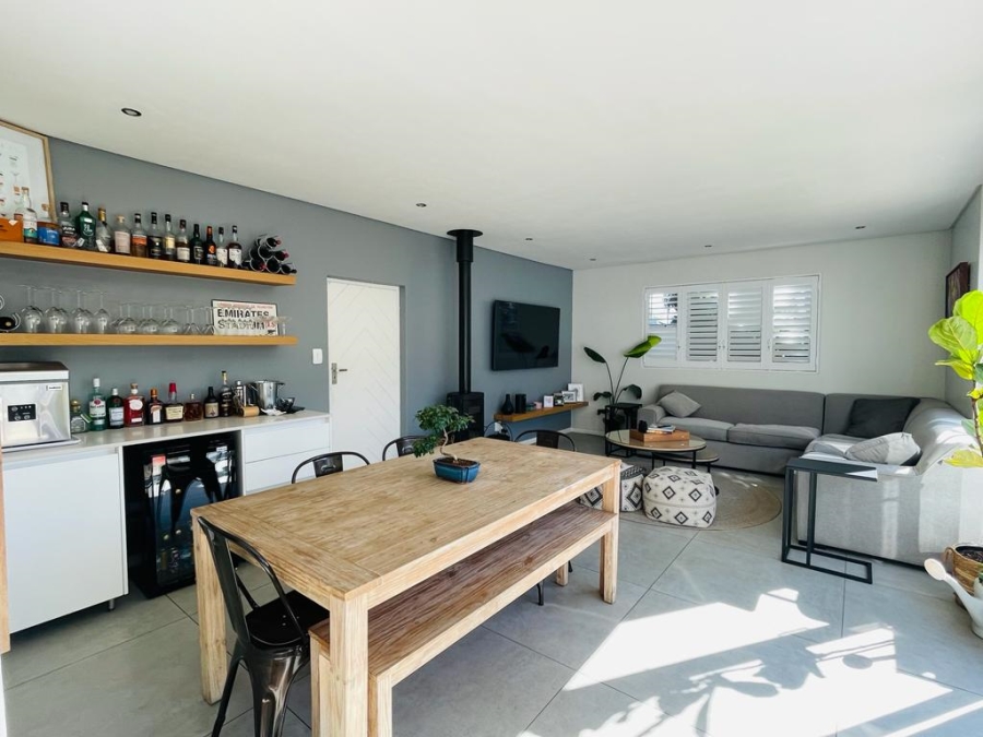 To Let 2 Bedroom Property for Rent in Sandhurst Gauteng