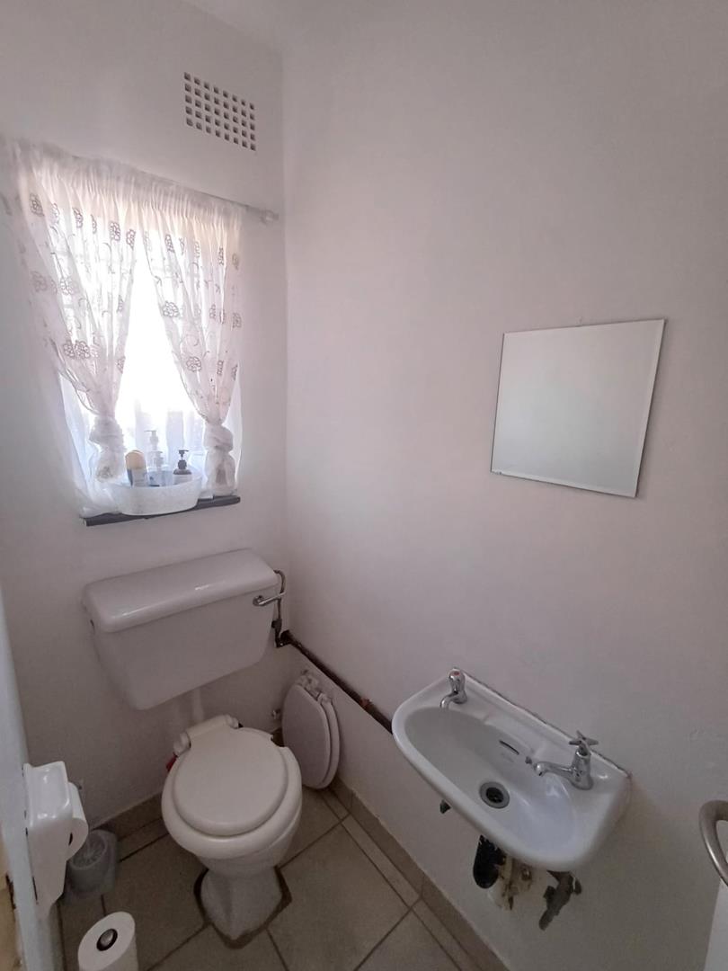 To Let 2 Bedroom Property for Rent in Fontainebleau Gauteng