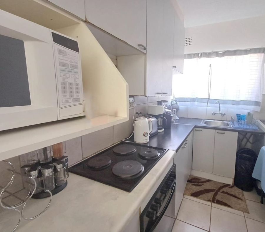 To Let 2 Bedroom Property for Rent in Fontainebleau Gauteng