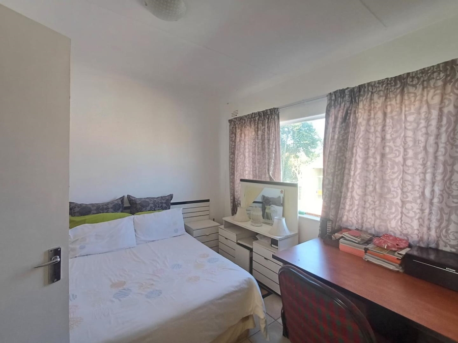To Let 2 Bedroom Property for Rent in Fontainebleau Gauteng