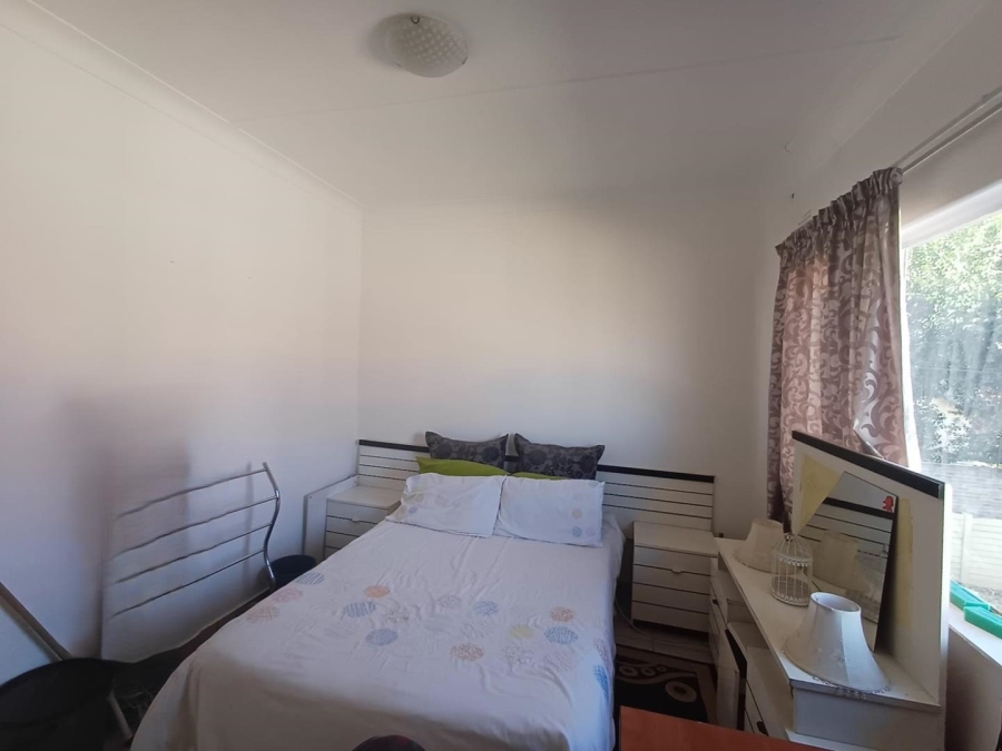 To Let 2 Bedroom Property for Rent in Fontainebleau Gauteng