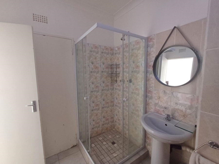 To Let 2 Bedroom Property for Rent in Fontainebleau Gauteng