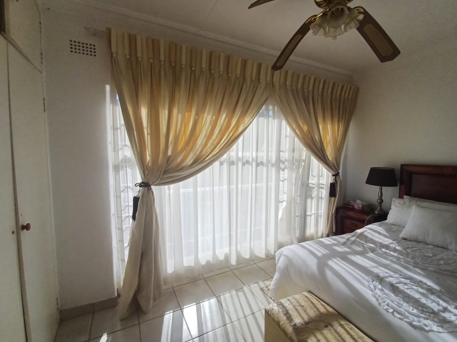 To Let 2 Bedroom Property for Rent in Fontainebleau Gauteng