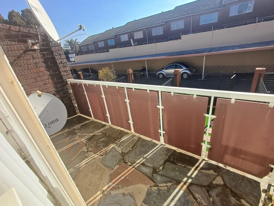 To Let 2 Bedroom Property for Rent in Fontainebleau Gauteng