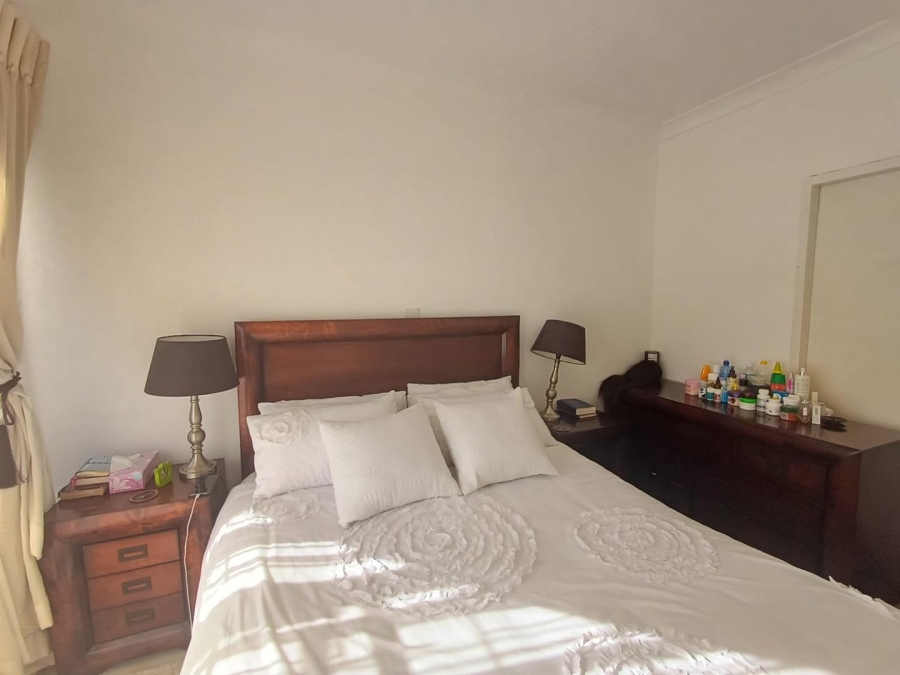 To Let 2 Bedroom Property for Rent in Fontainebleau Gauteng