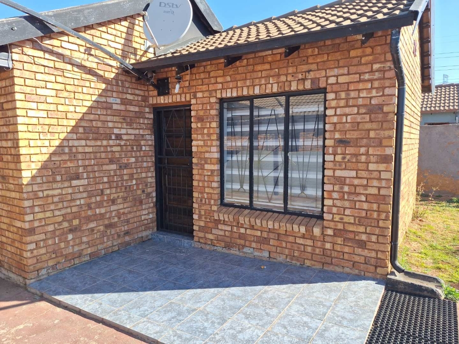 To Let 3 Bedroom Property for Rent in Danville Gauteng