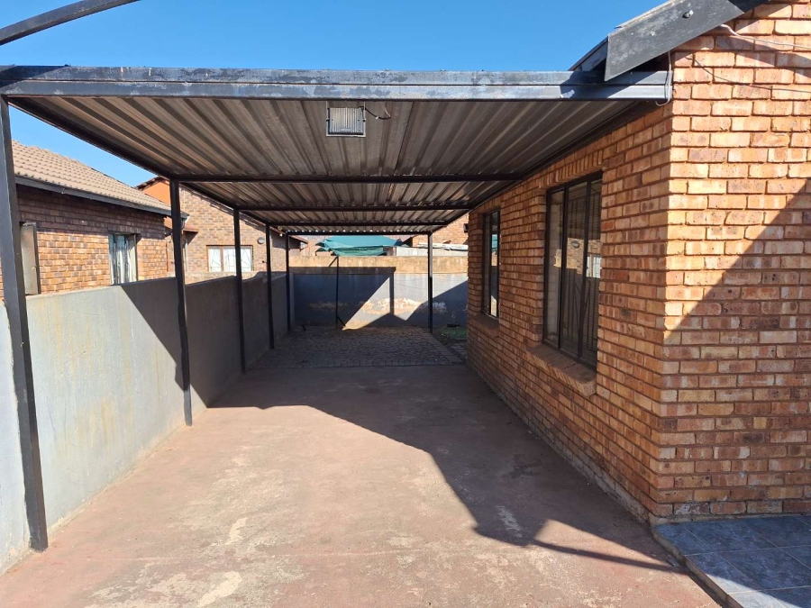 To Let 3 Bedroom Property for Rent in Danville Gauteng