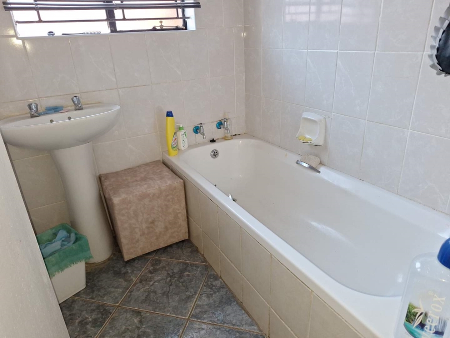 To Let 3 Bedroom Property for Rent in Danville Gauteng