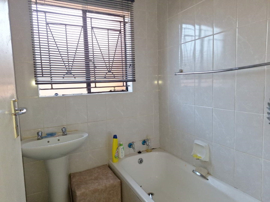 To Let 3 Bedroom Property for Rent in Danville Gauteng