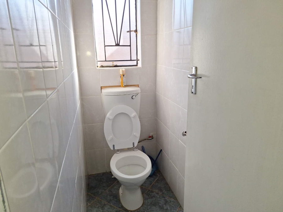 To Let 3 Bedroom Property for Rent in Danville Gauteng
