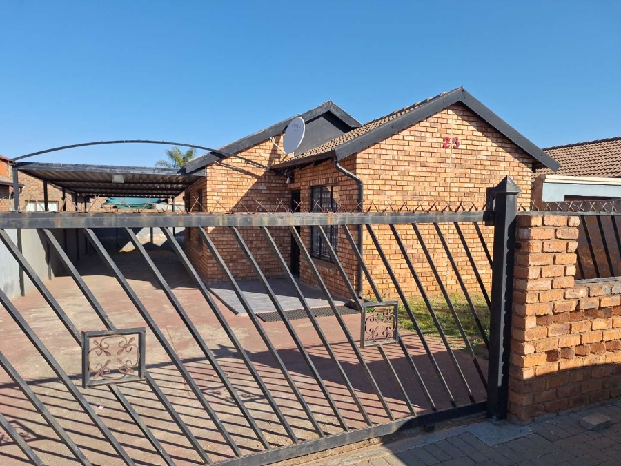 To Let 3 Bedroom Property for Rent in Danville Gauteng