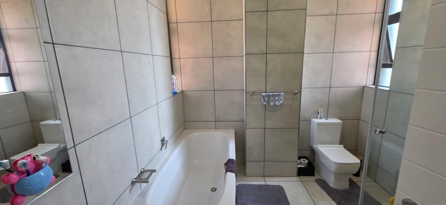 3 Bedroom Property for Sale in Six Fountains Residential Estate Gauteng