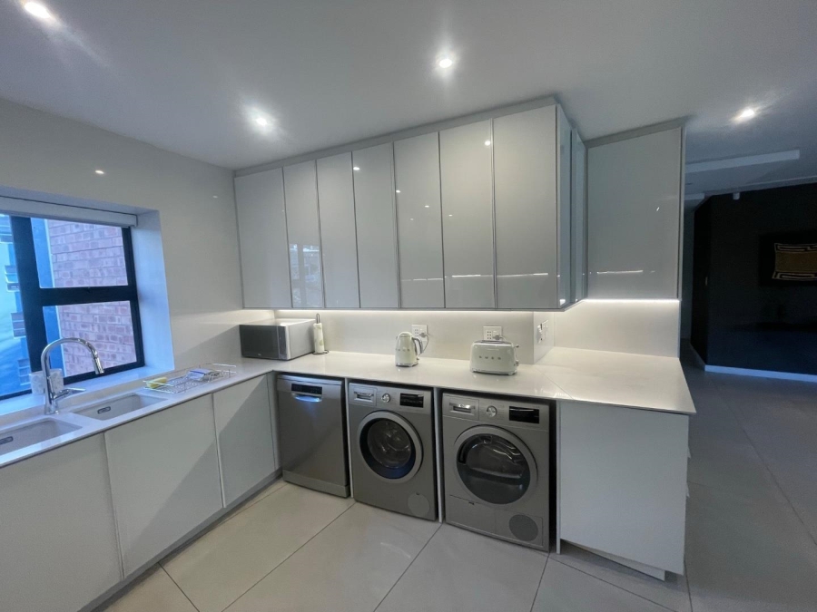 To Let 3 Bedroom Property for Rent in Benmore Gardens Gauteng